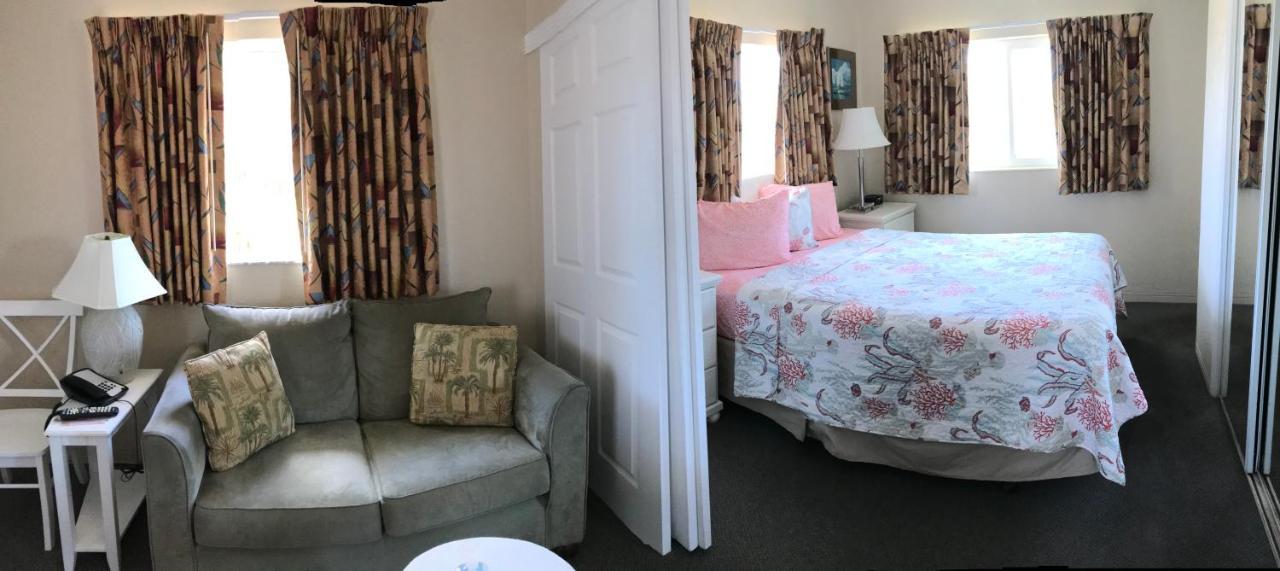 Carlton House Motel And Suites セント・ピート・ビーチ エクステリア 写真