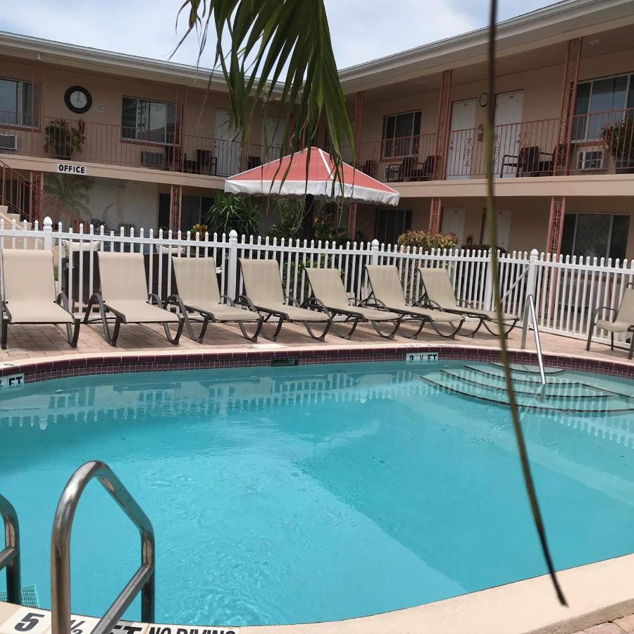 Carlton House Motel And Suites セント・ピート・ビーチ エクステリア 写真