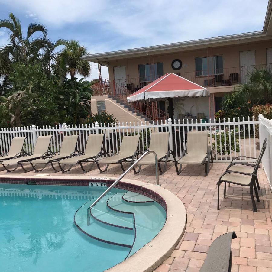 Carlton House Motel And Suites セント・ピート・ビーチ エクステリア 写真
