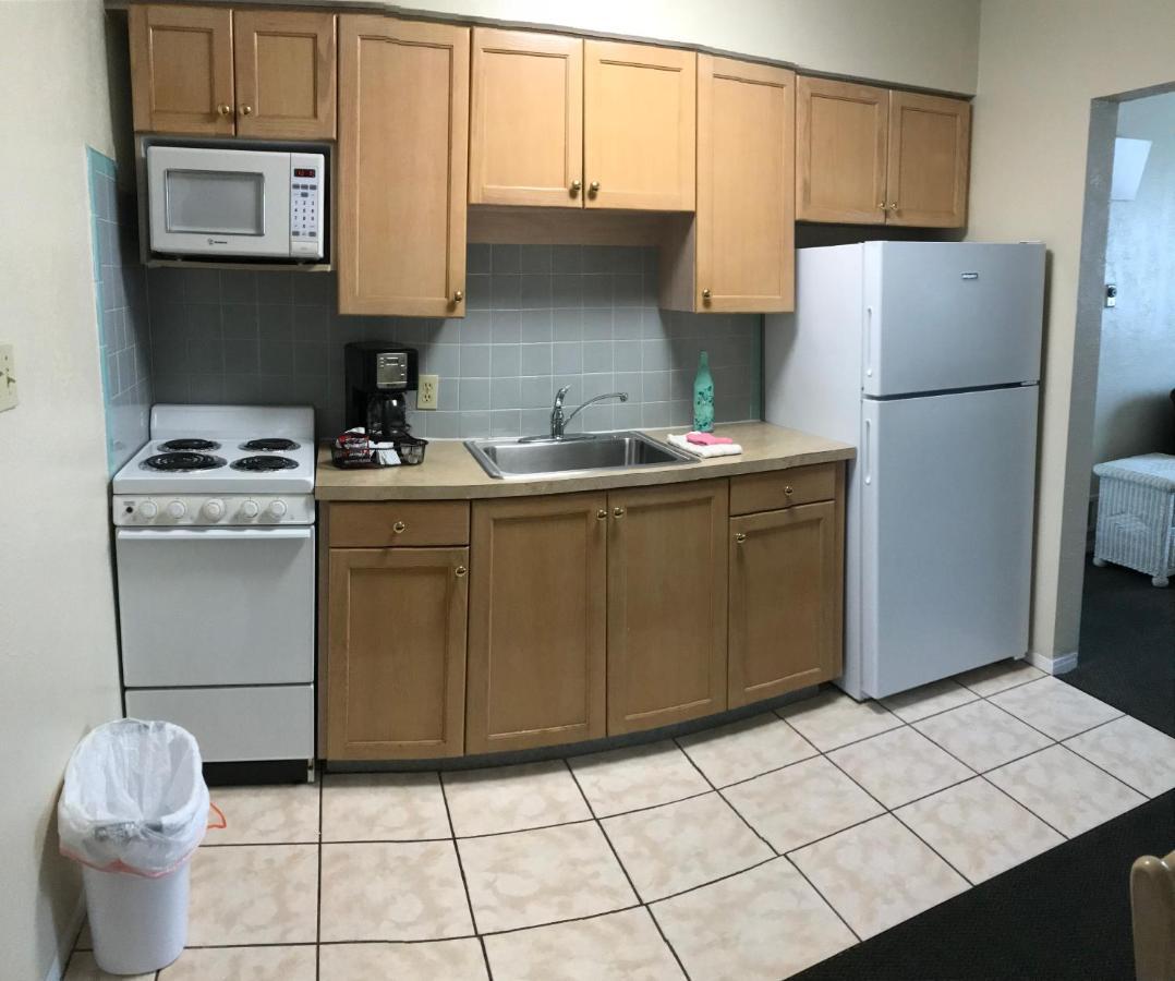 Carlton House Motel And Suites セント・ピート・ビーチ エクステリア 写真