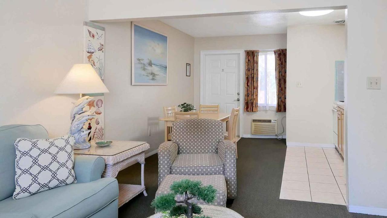 Carlton House Motel And Suites セント・ピート・ビーチ エクステリア 写真