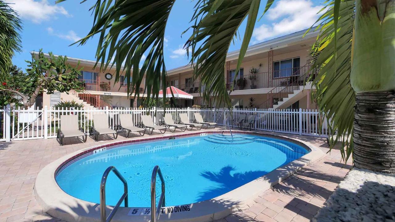 Carlton House Motel And Suites セント・ピート・ビーチ エクステリア 写真